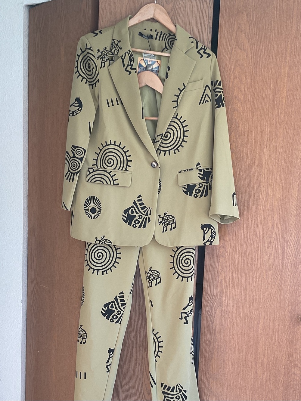 Olive Green Printed Women's Pantsuit Set with Black Tribal Motif